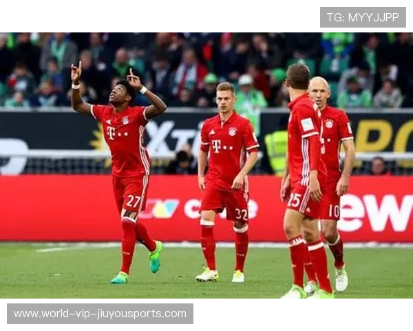 河南队古斯塔沃护球转身，禁区前沿突然起脚