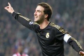 九游游戏中心官网-争议：阿莫林当选英超10月最佳主帅，英超十大巨星